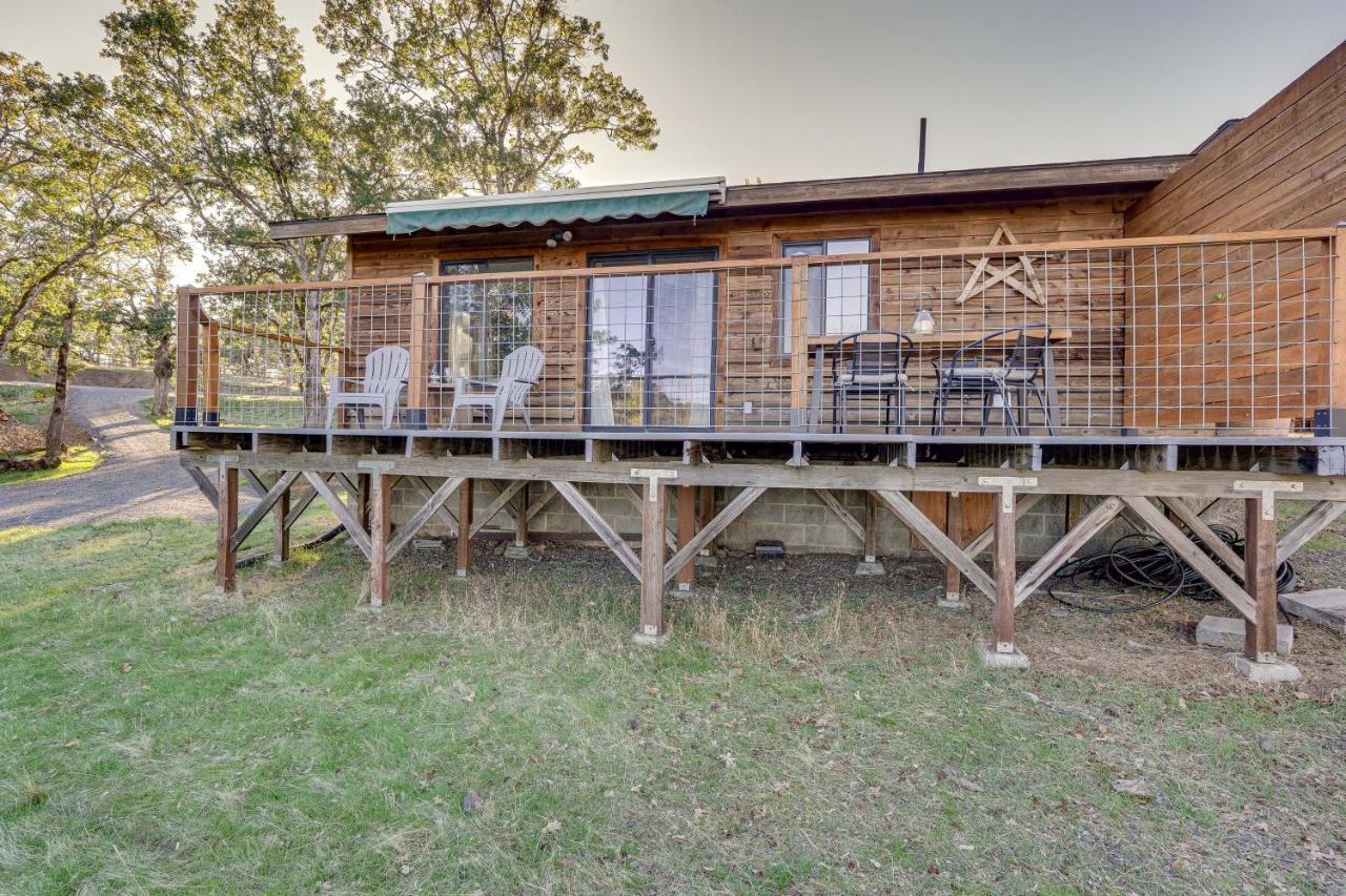 Cozy Central Point Bungalow On Working Winery! Exterior photo