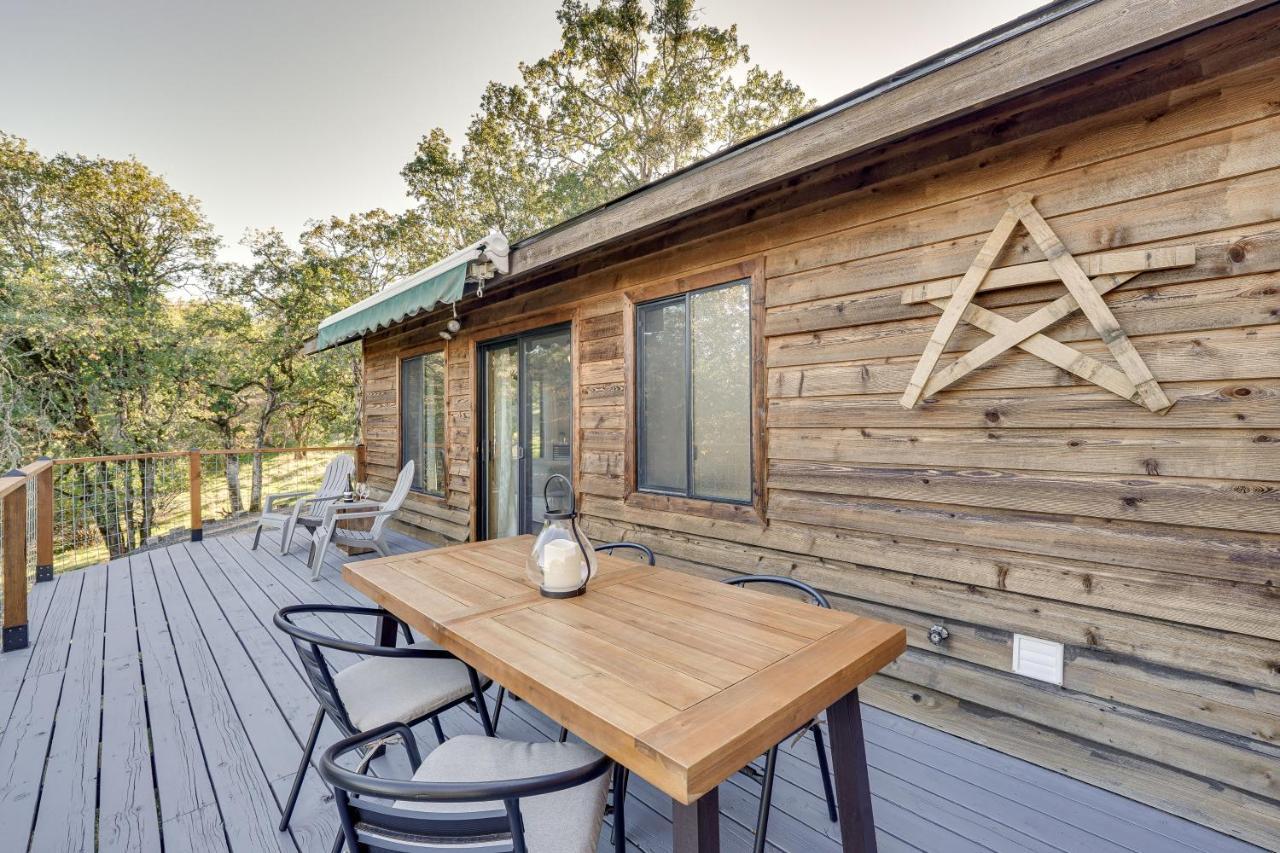 Cozy Central Point Bungalow On Working Winery! Exterior photo
