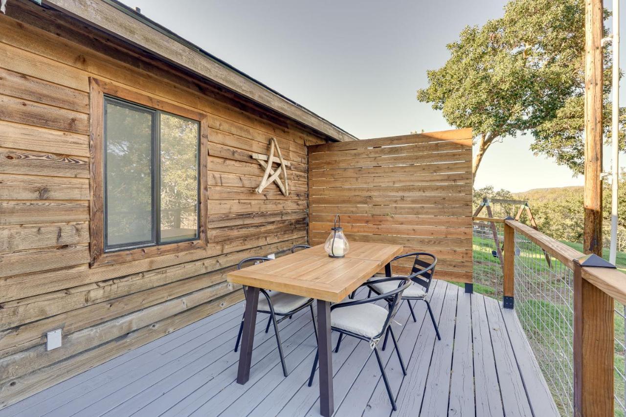 Cozy Central Point Bungalow On Working Winery! Exterior photo