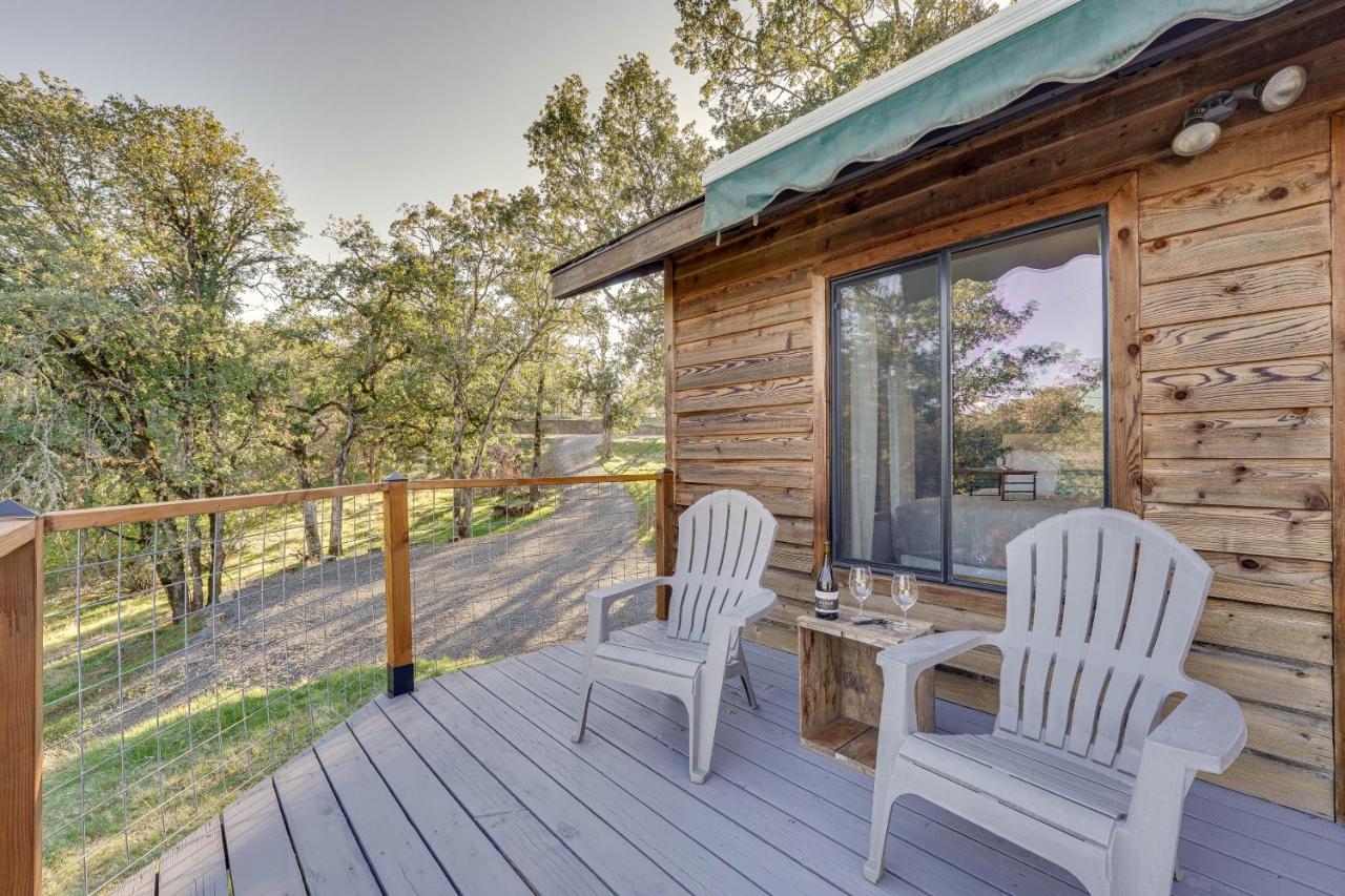 Cozy Central Point Bungalow On Working Winery! Exterior photo